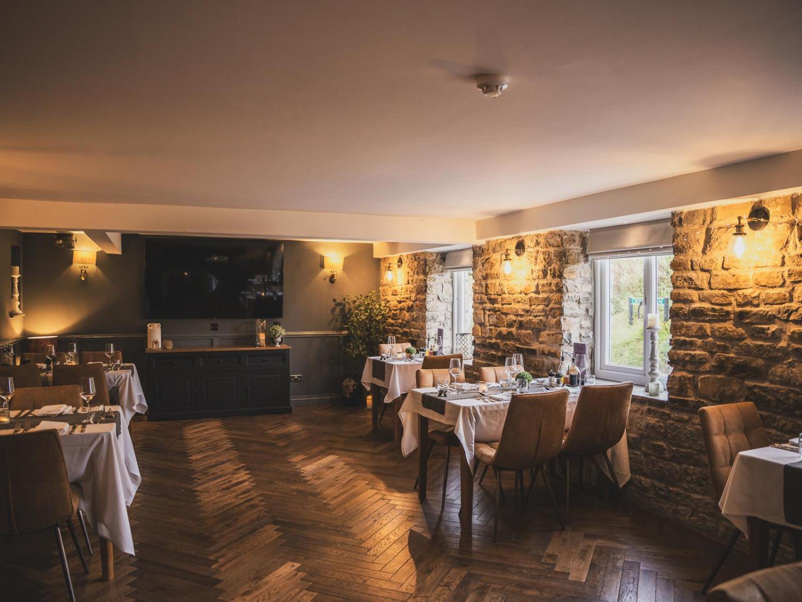 Crossways Hotel Wells Kültér fotó The restaurant at The Old Stamp House