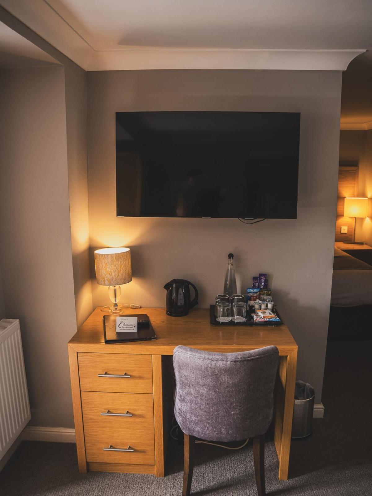 Crossways Hotel Wells Kültér fotó A television in a hotel room