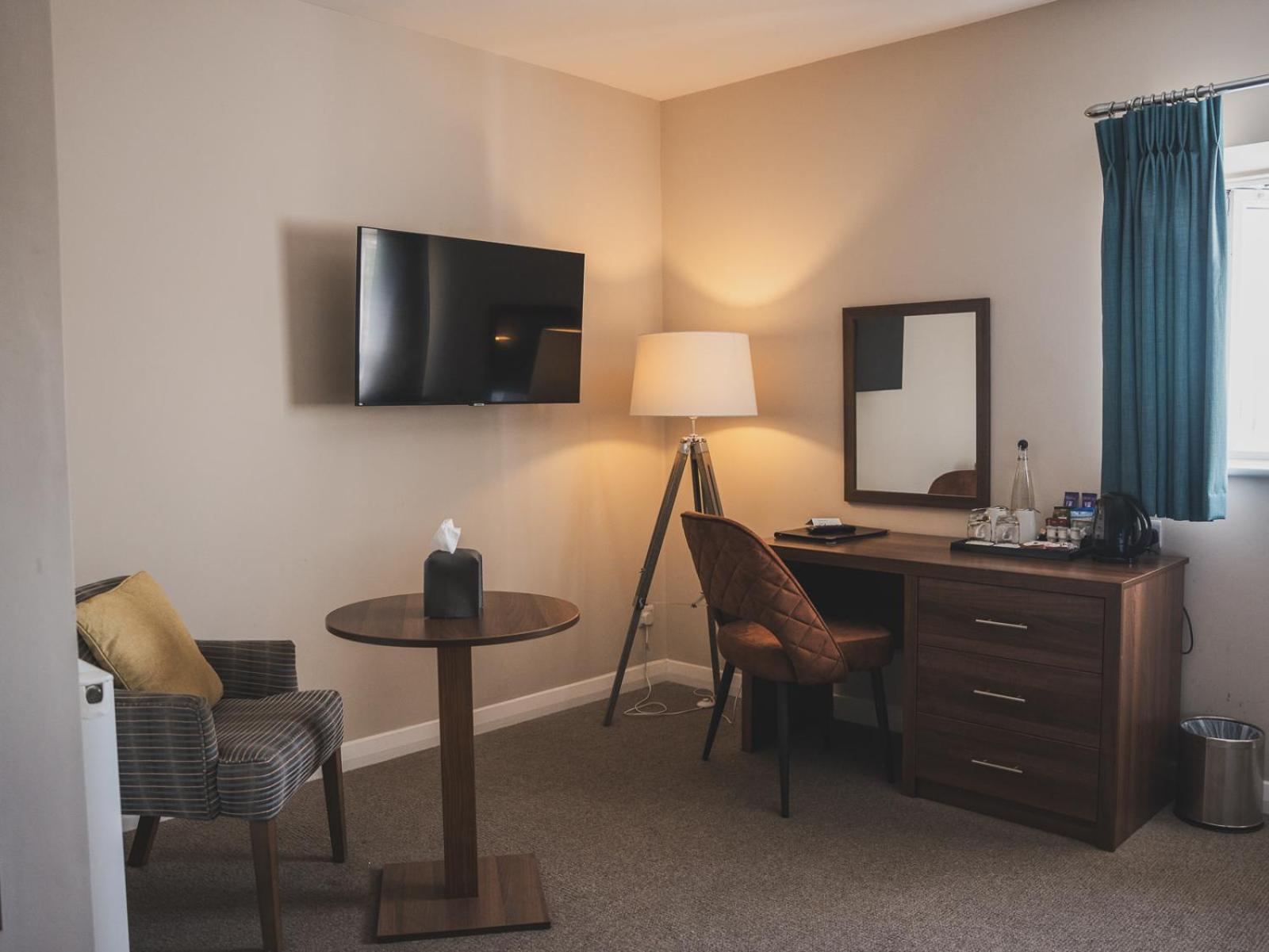 Crossways Hotel Wells Kültér fotó A room at the hotel