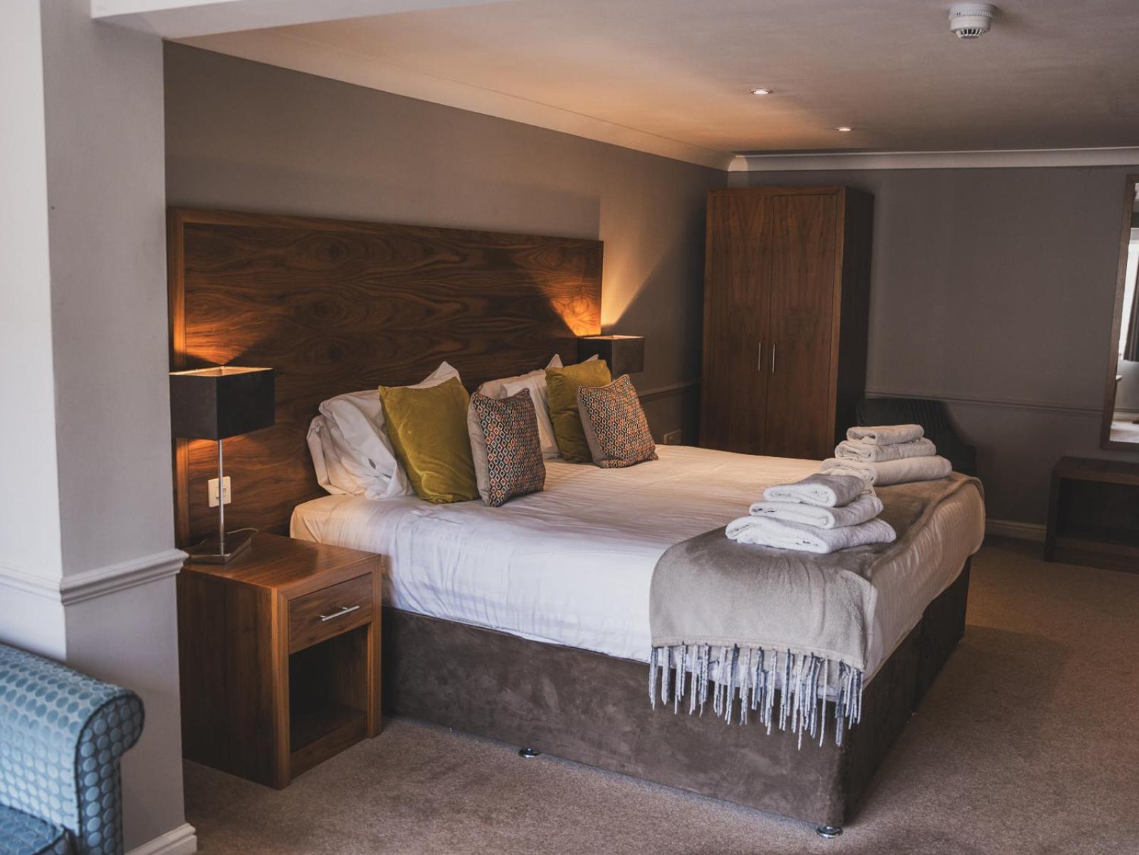 Crossways Hotel Wells Kültér fotó A bedroom at The Old Vicarage Hotel